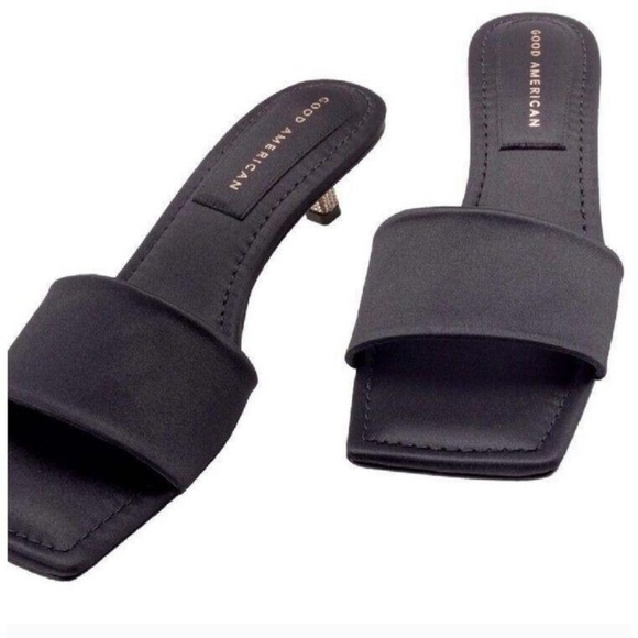 New in a Box GOOD AMERICAN - Kickstand Slide Sandal -
Black - Size 7 - Picture 3 of 16